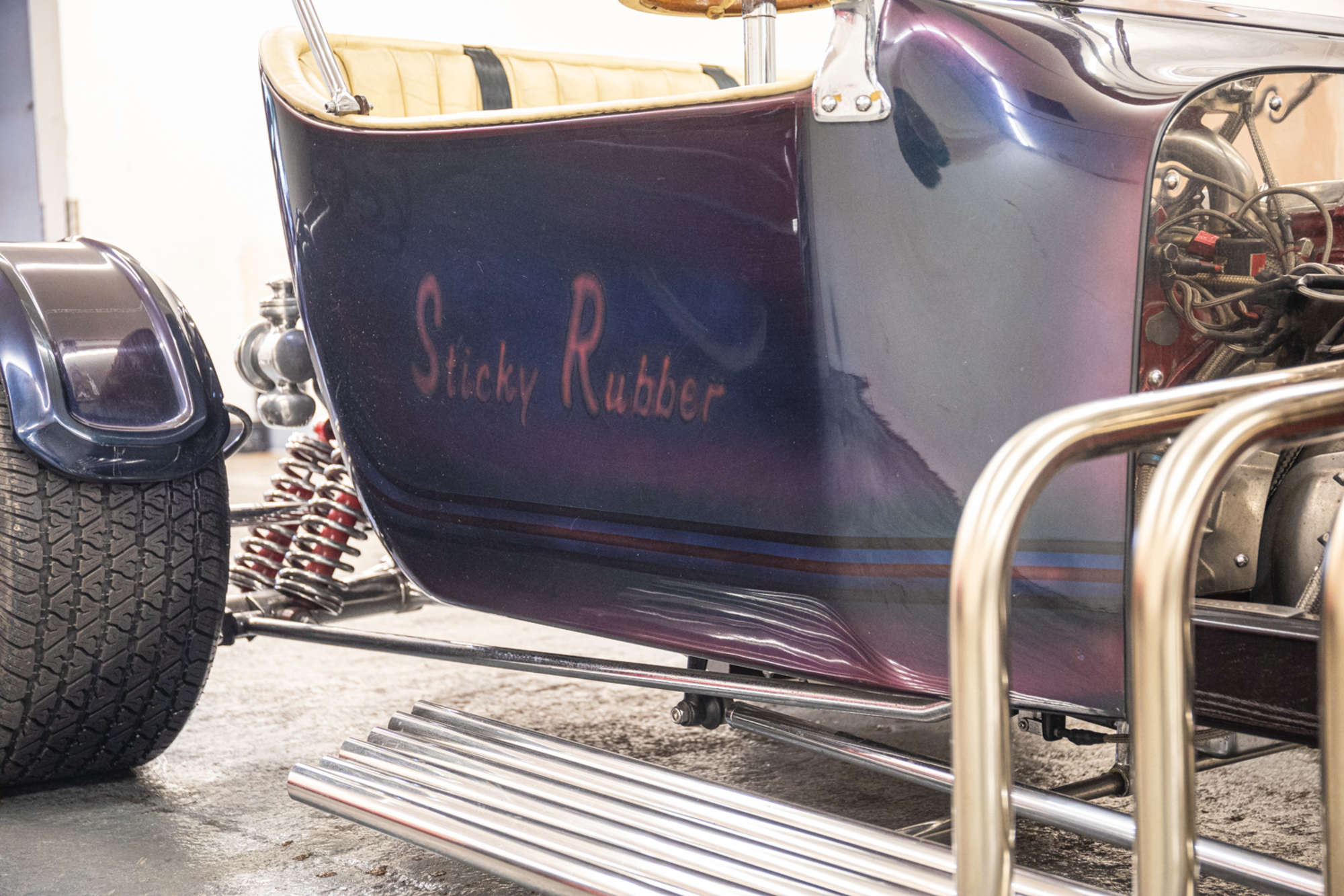 Sticky Rubber, a hot rod with a Jaguar V12 engine and supercharging, photo 18.