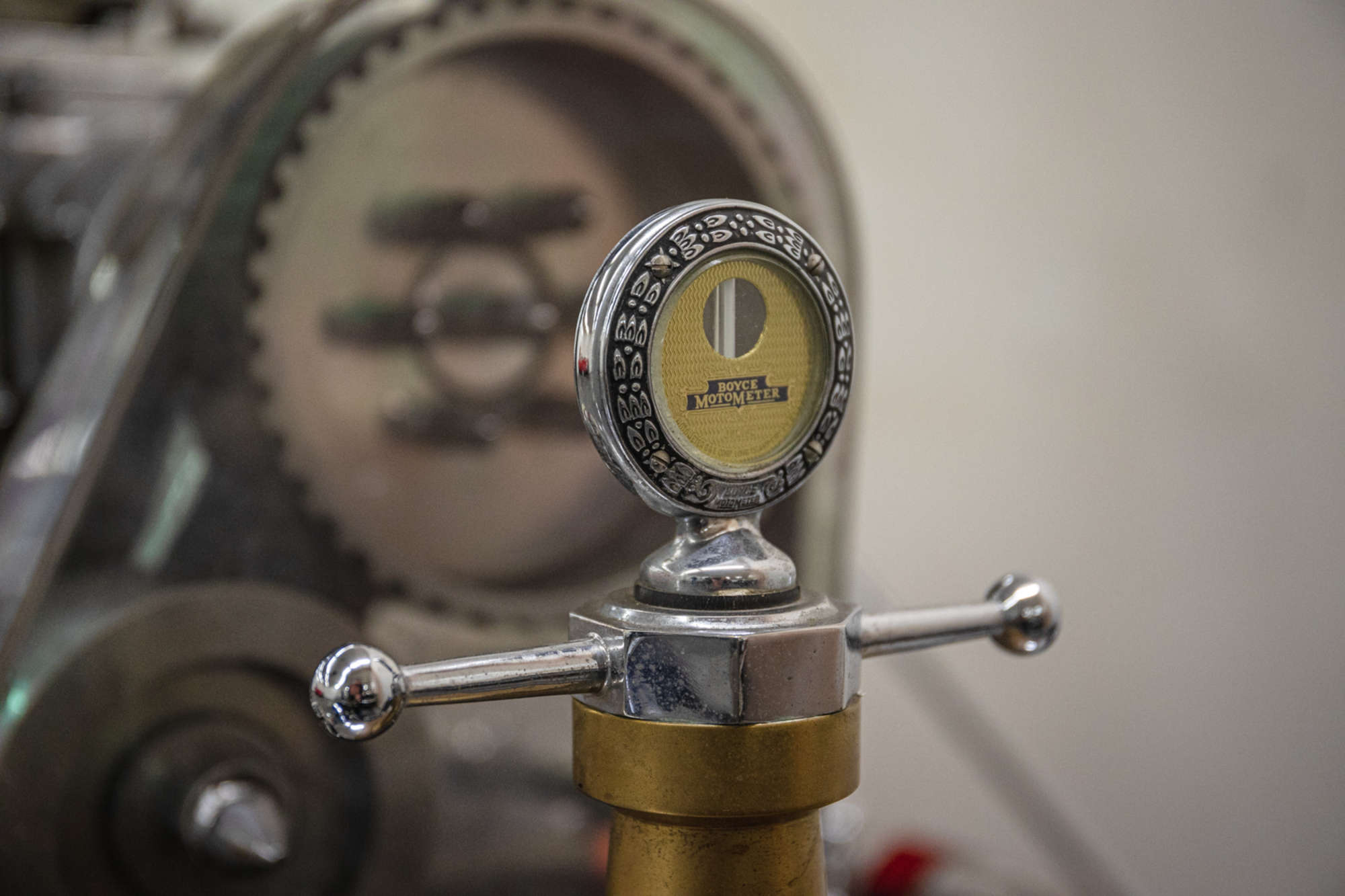 Sticky Rubber, a hot rod with a Jaguar V12 engine and supercharging, photo 22.