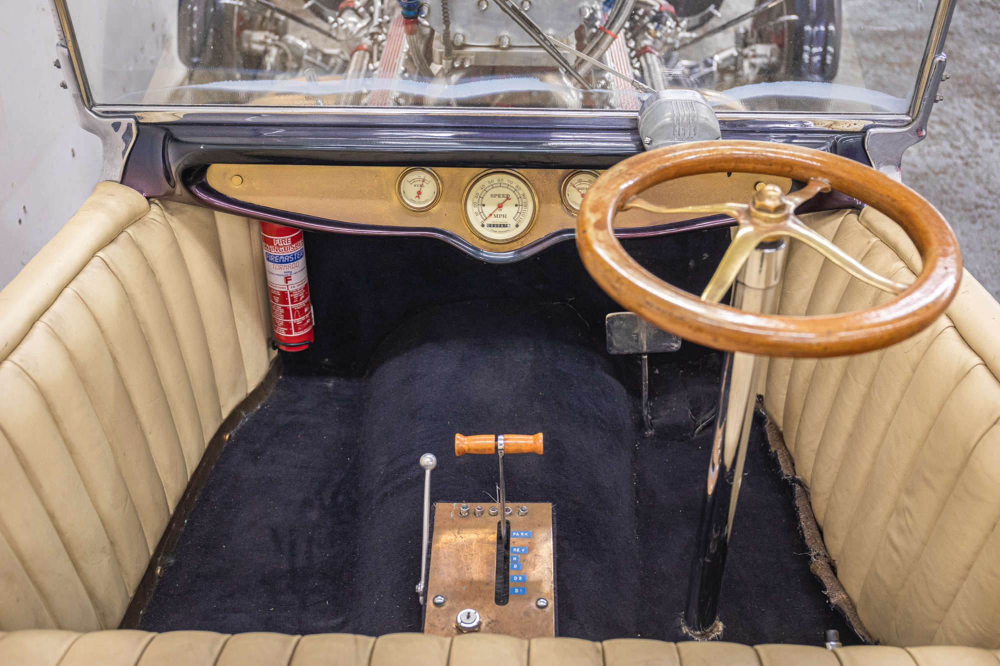 Sticky Rubber, a hot rod with a Jaguar V12 engine and supercharging, photo 30.