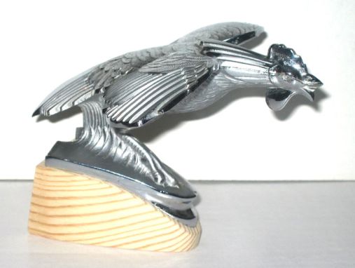 A rooster figurine on the hood of a Singer Bantam car
