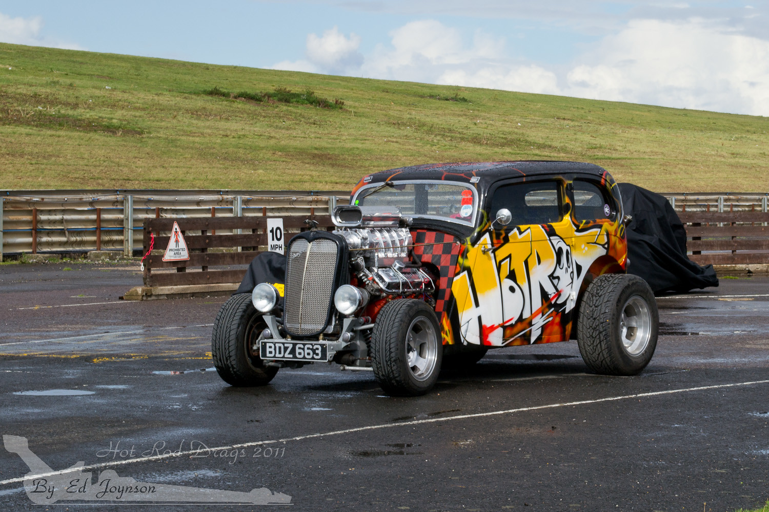 Diesel 1936 Singer Bantam with graffiti, photo 03.