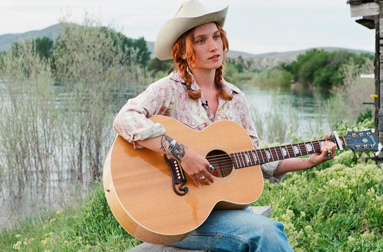 Cassie Valazza, Knows Nothing, album review