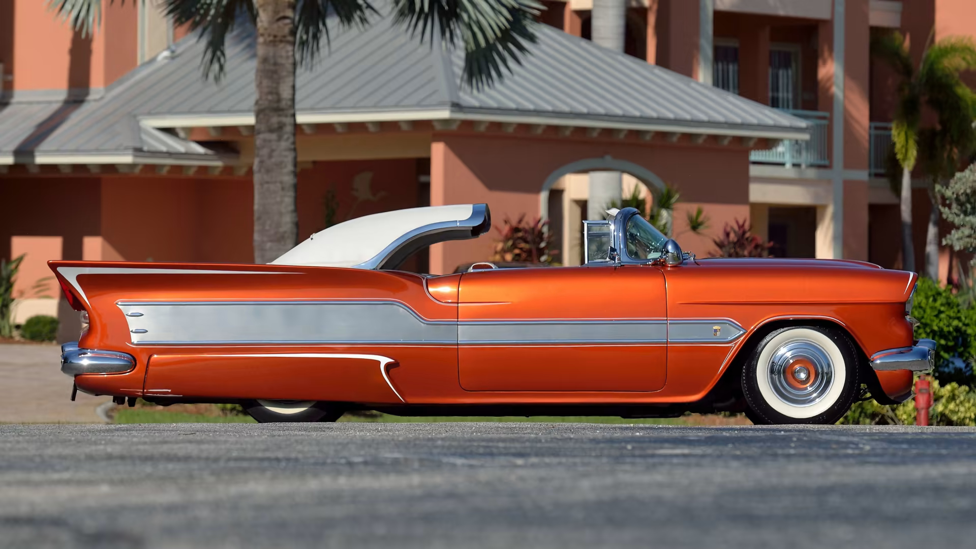 1955 Chevrolet Bel Air Convertible - Aztec by George Barris, photo 02.