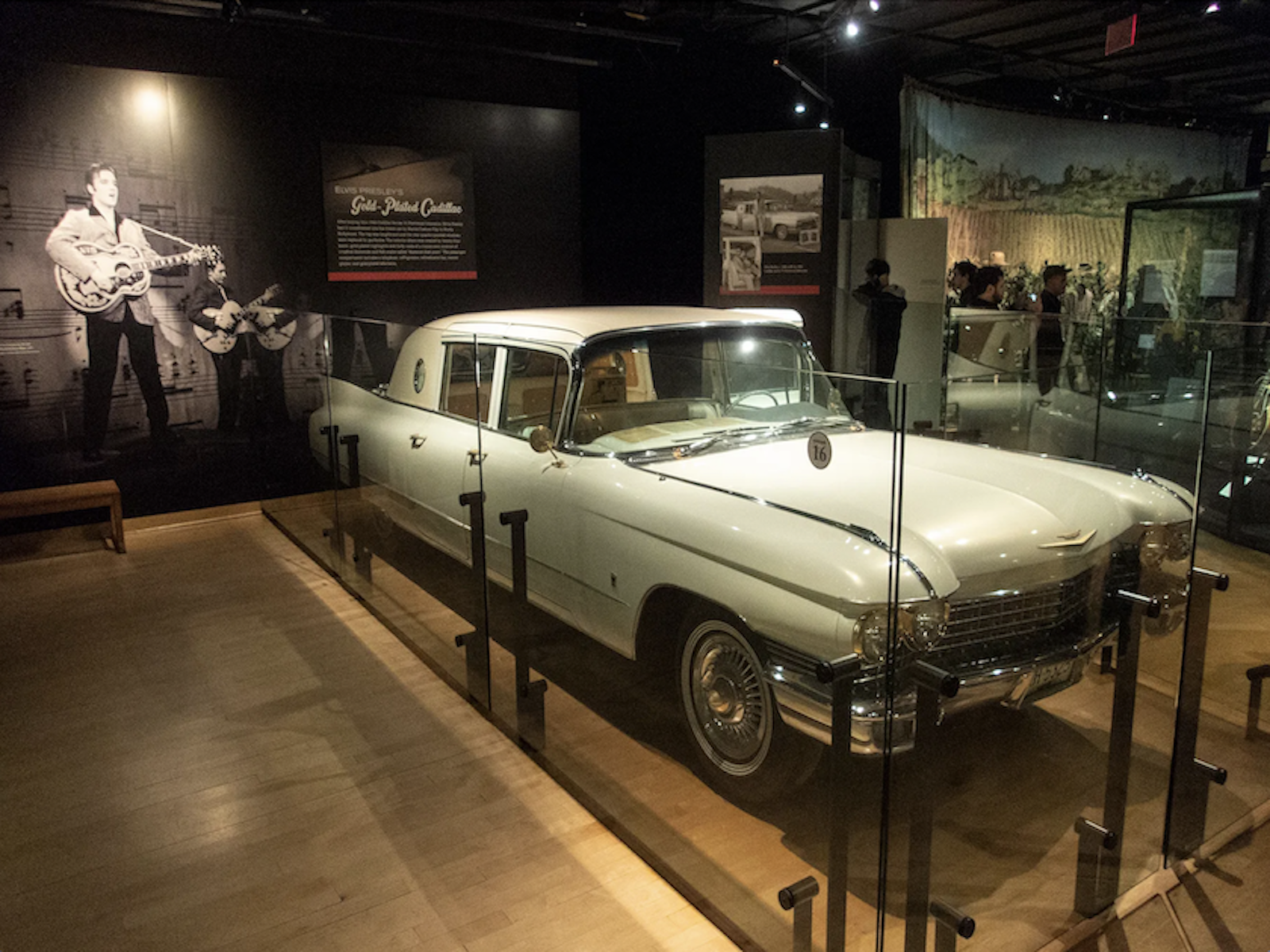 1960 Cadillac Series 75 Fleetwood Limousine by Elvis Presley - built by George Barris - photo 07.