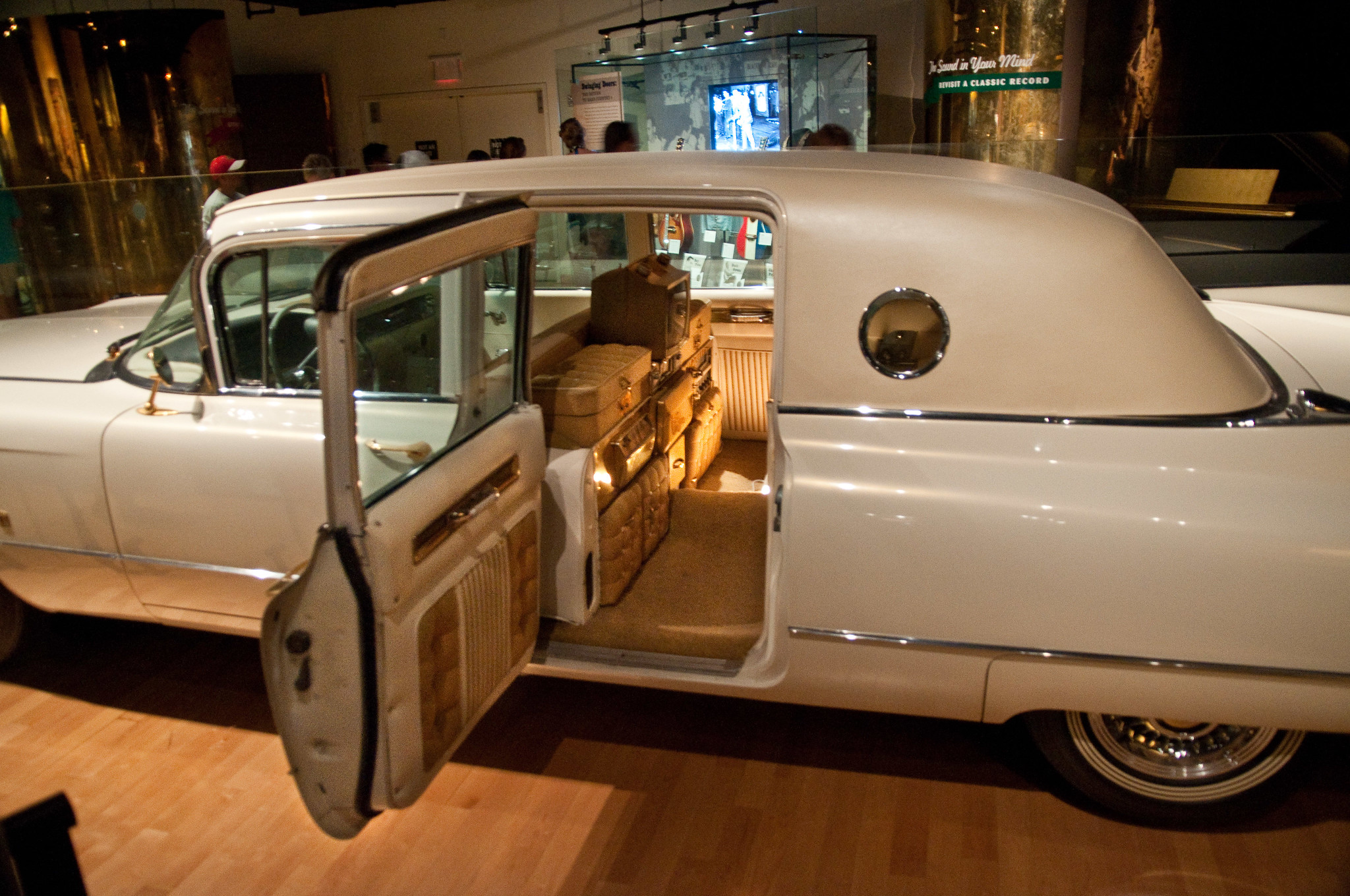 1960 Cadillac Series 75 Fleetwood Limousine by Elvis Presley - built by George Barris - photo 19.
