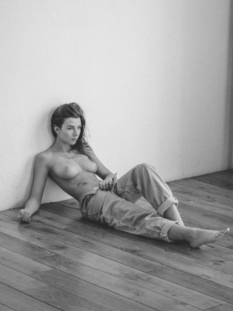 Inga Lis, topless photo in jeans, photographer Chaliapin