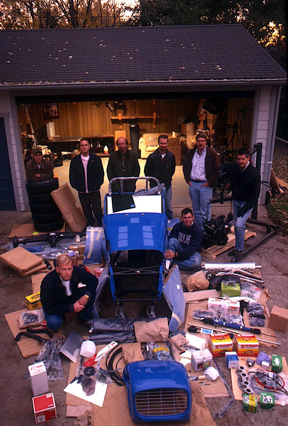 The editorial staff of the car magazine before starting to assemble the Caterham out of the box
