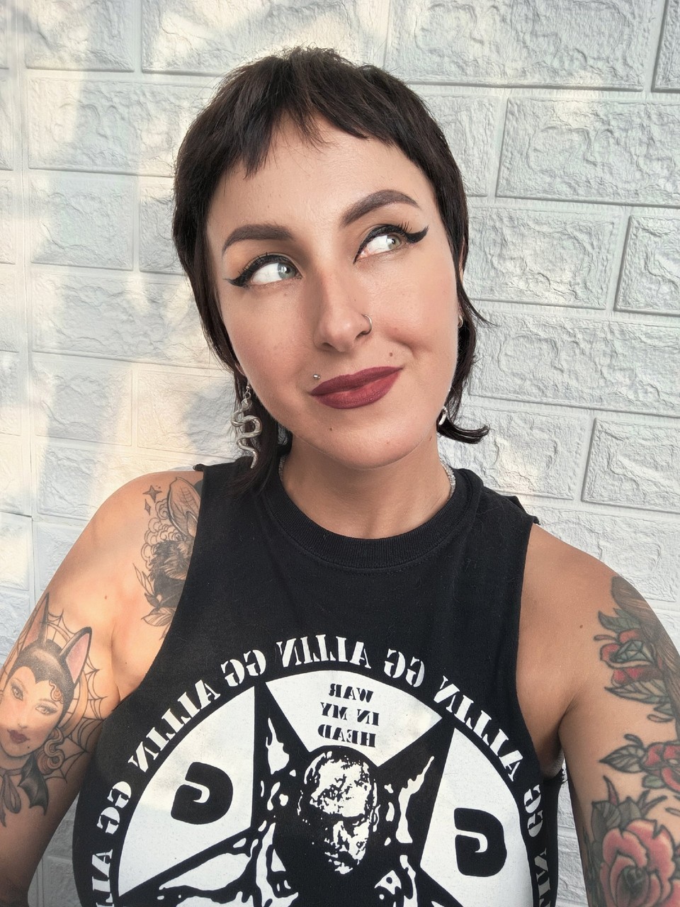 Lydia Ryabova, double bass player of SlapClaps