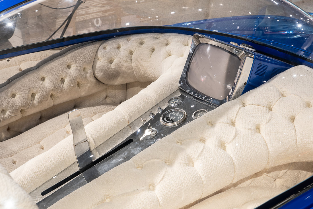 Darryl Starbird's Predicta, modern interior, photo 1.