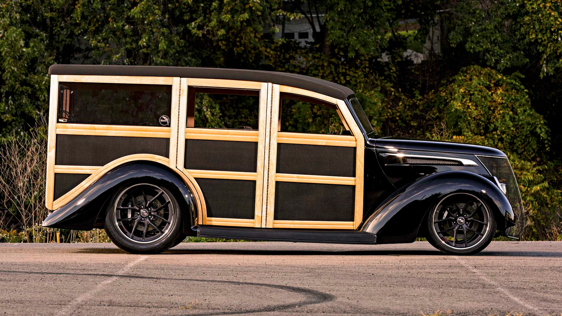 1937 Ford Woodie Wagon Carbon 14, photo 1.