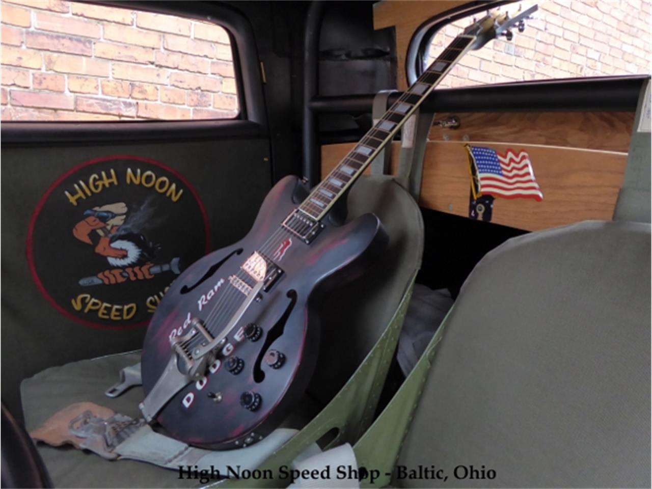 A 1932 Ford hot rod with a 4.4 liter Red Ram Hemi engine, photo 03.