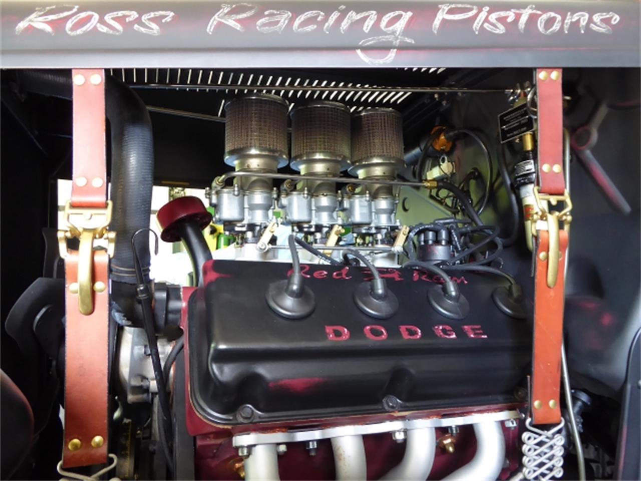 A 1932 Ford hot rod with a 4.4 liter Red Ram Hemi engine, photo 05.