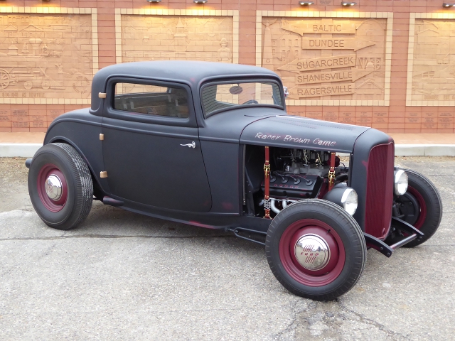 A 1932 Ford hot rod with a 4.4 liter Red Ram Hemi engine, photo 09.