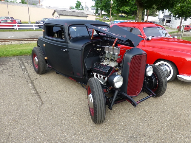 A 1932 Ford hot rod with a 4.4 liter Red Ram Hemi engine, photo 13.