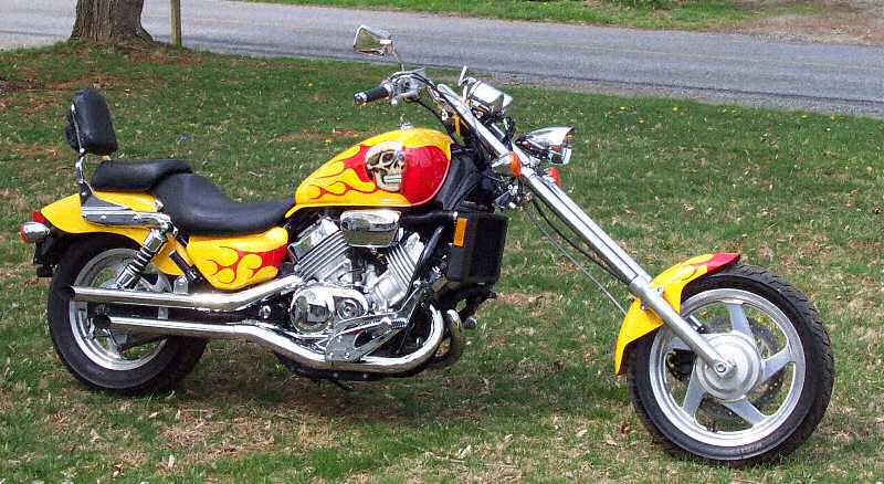 Chopper with a Honda VF 750, V4 engine, photo 02.