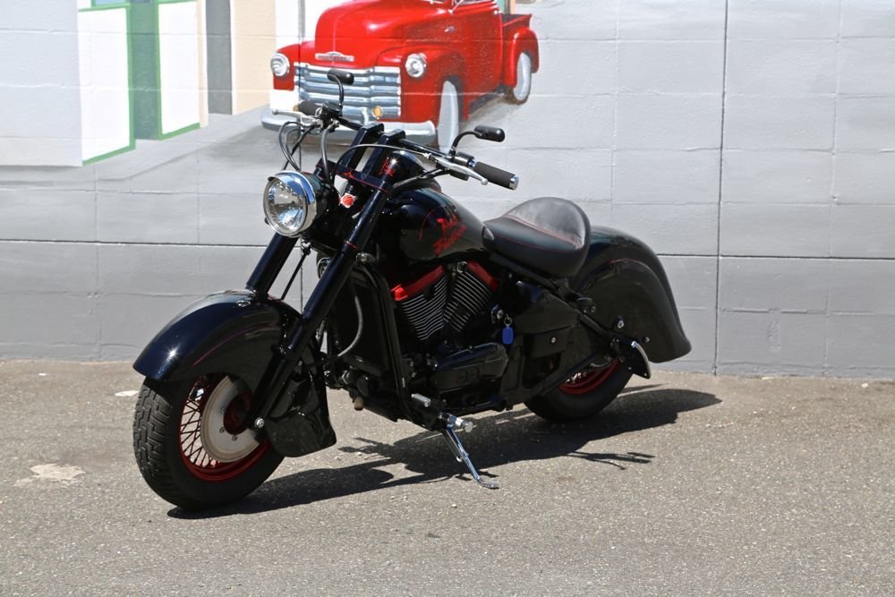 Custom Kawasaki motorcycle built in 2000, photo 01.
