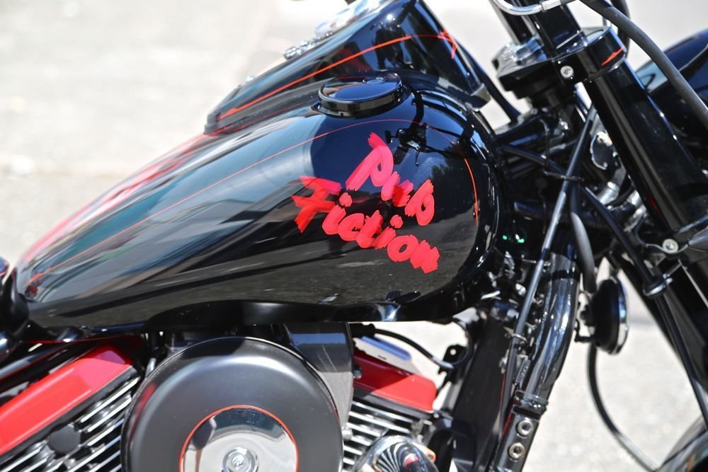 Custom Kawasaki motorcycle built in 2000, photo 02.