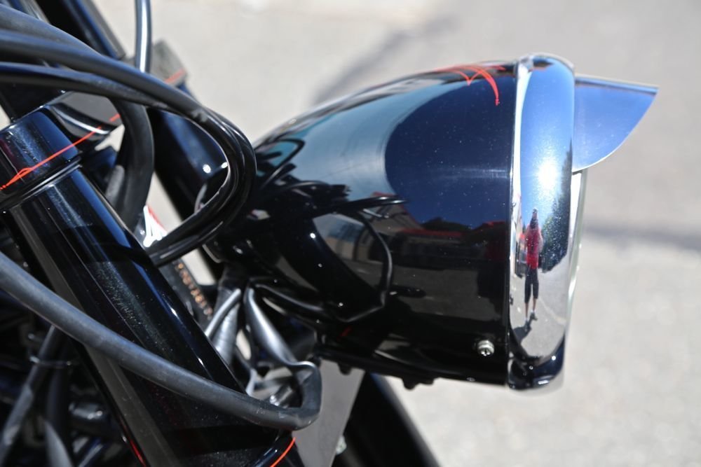 Custom Kawasaki motorcycle built in 2000, photo 09.