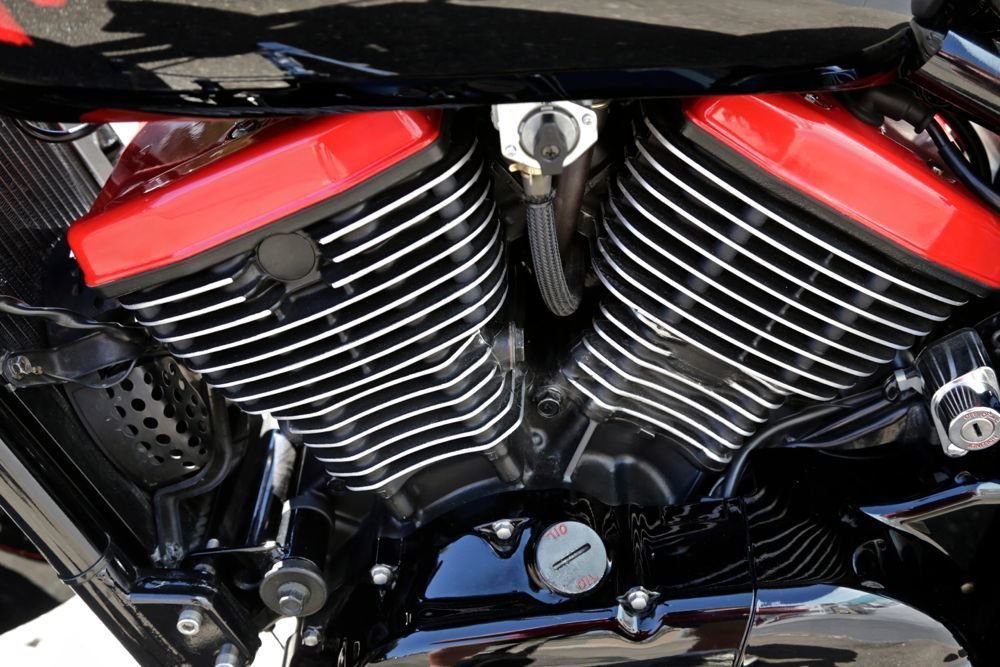 A custom Kawasaki motorcycle built in 2000, photo 13.