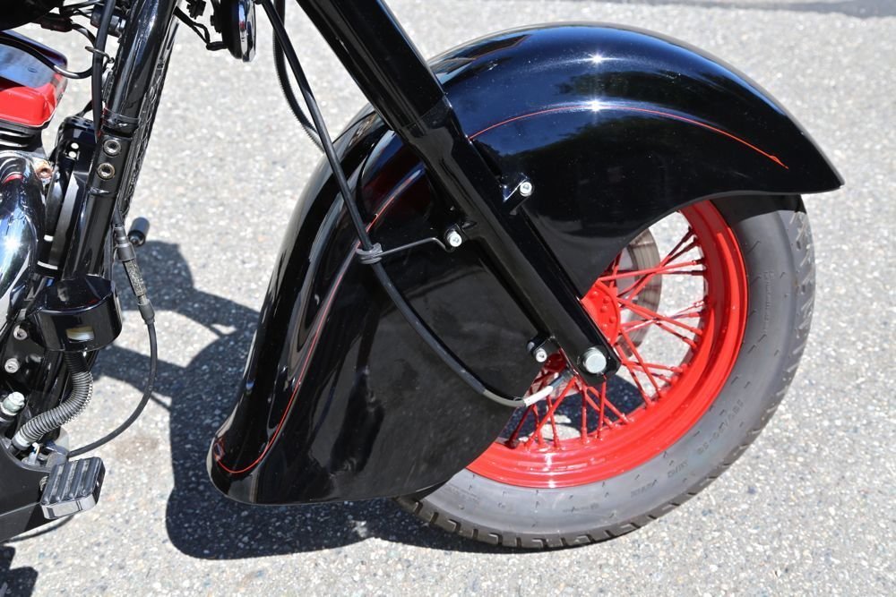 A custom Kawasaki motorcycle built in 2000, photo 14.