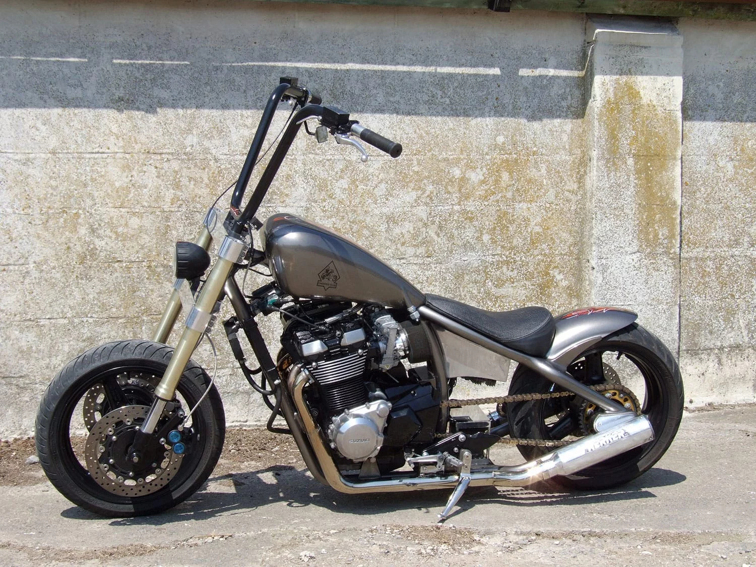 Custom motorcycle with Suzuki inline four-cylinder engine, photo 02.