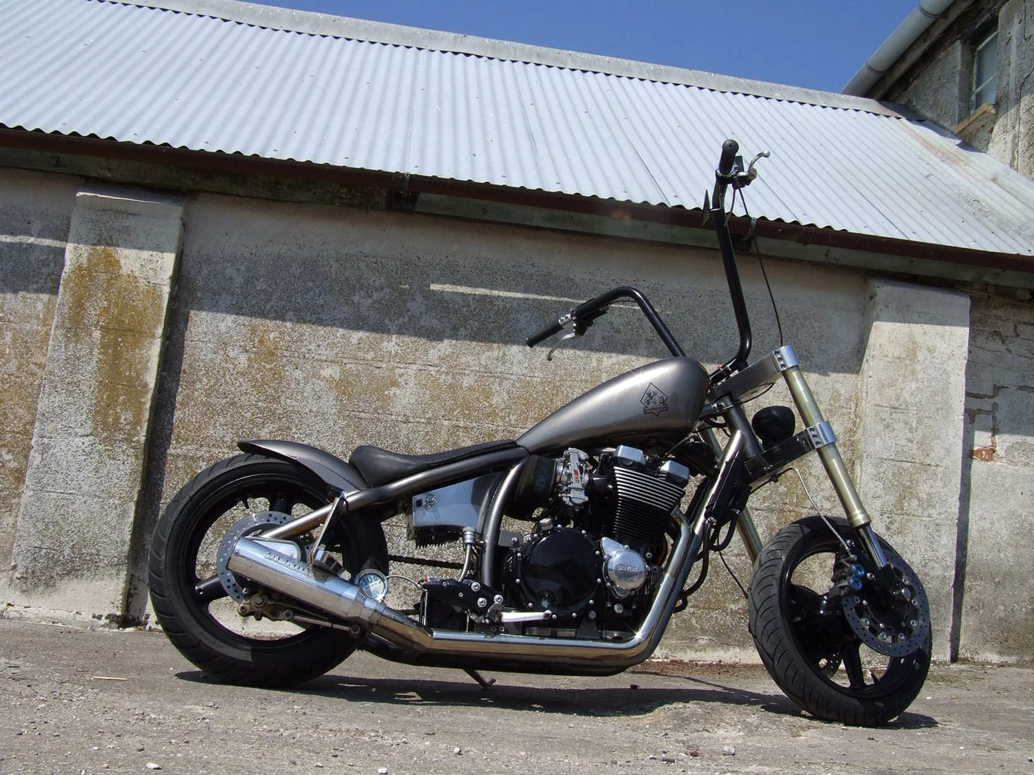 Custom motorcycle with Suzuki inline four-cylinder engine, photo 03.