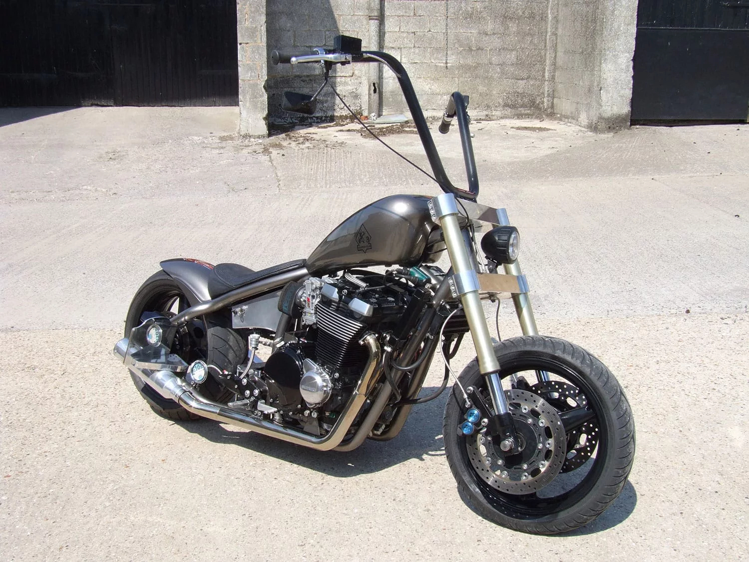 Custom motorcycle with Suzuki inline four-cylinder engine, photo 05.