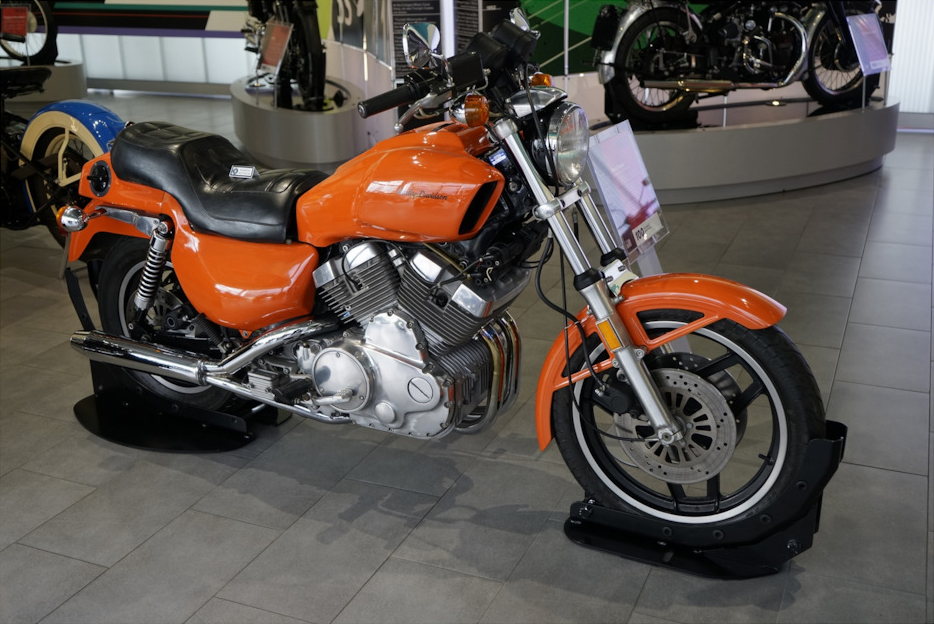 Harley-Davidson Nova prototype with V4 engine, alternative design, photo 03.