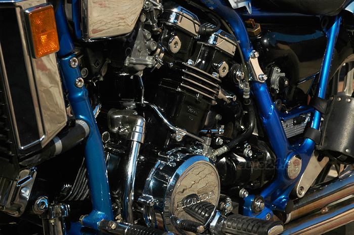 Chopper based on a Honda Magna motorcycle with a V4 engine, photo 05.