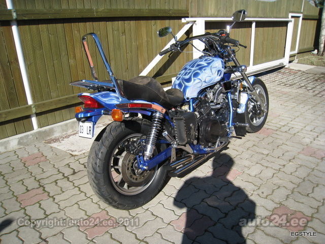 Chopper based on a Honda Magna motorcycle with a V4 engine, photo 10.