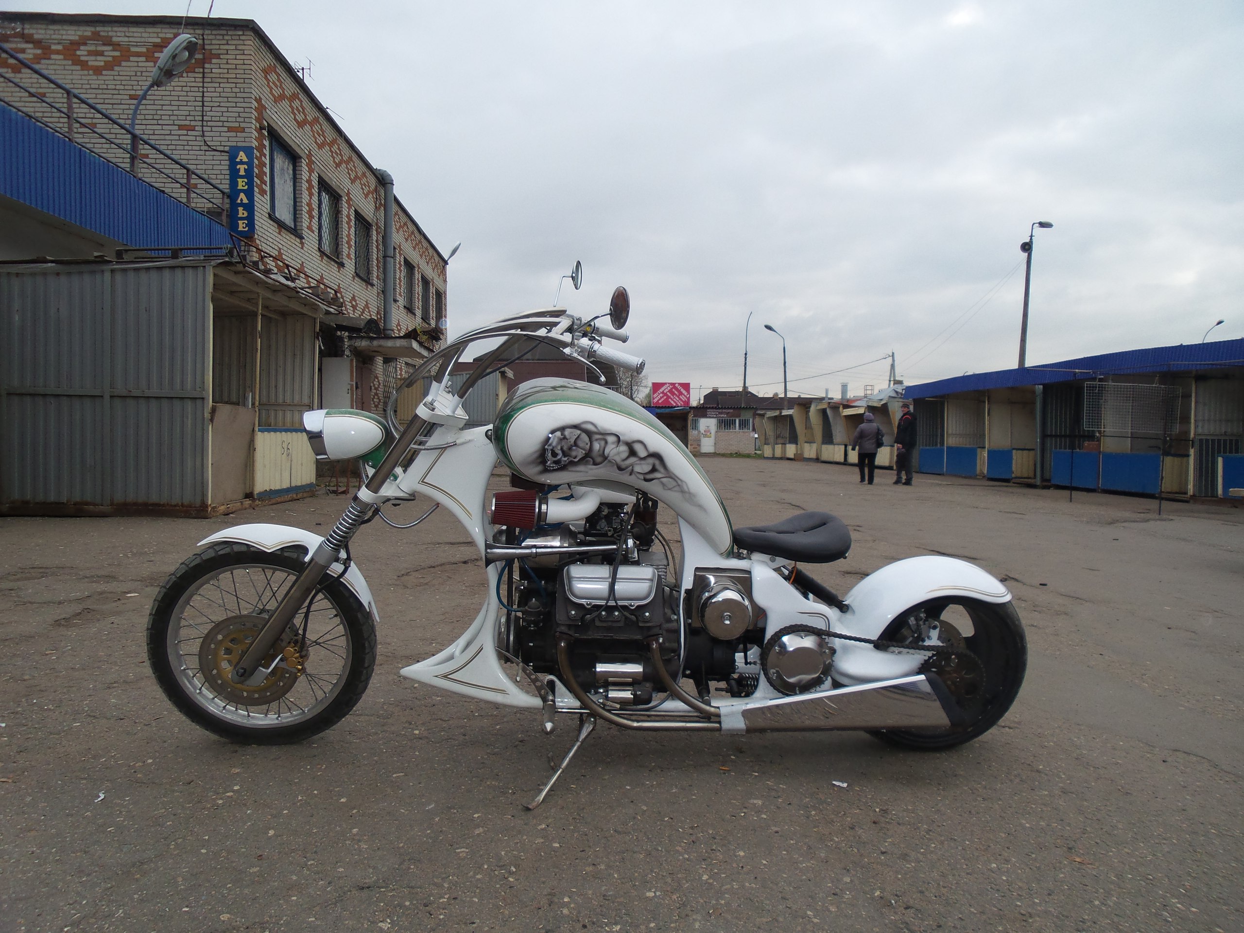 A white chopper with a MeMZ V4 engine from Zaporozhets, photo 01.