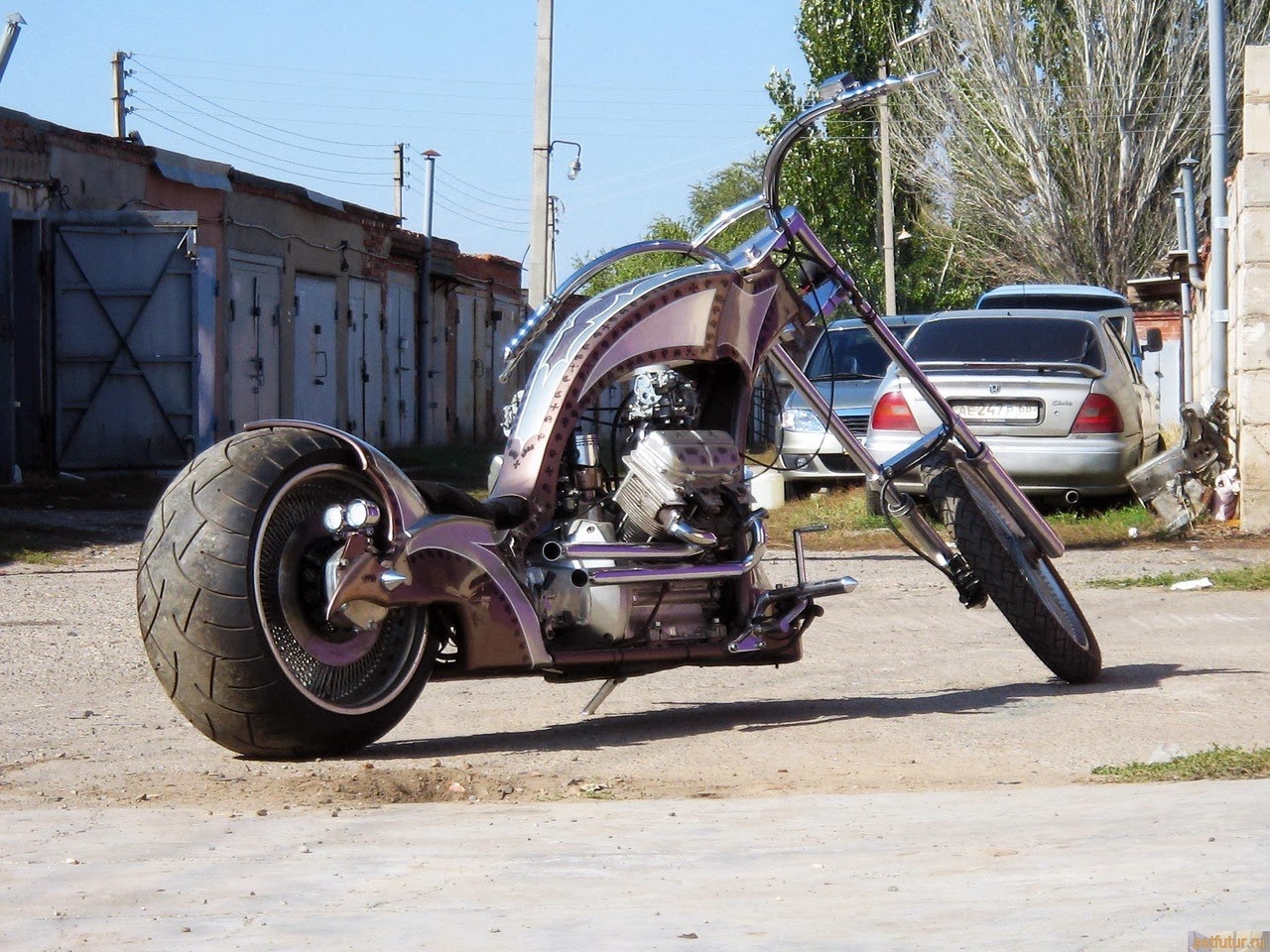 Chopper from the BadHead Customs workshop with a MeMZ V4 engine from Zaporozhets, photo 01.
