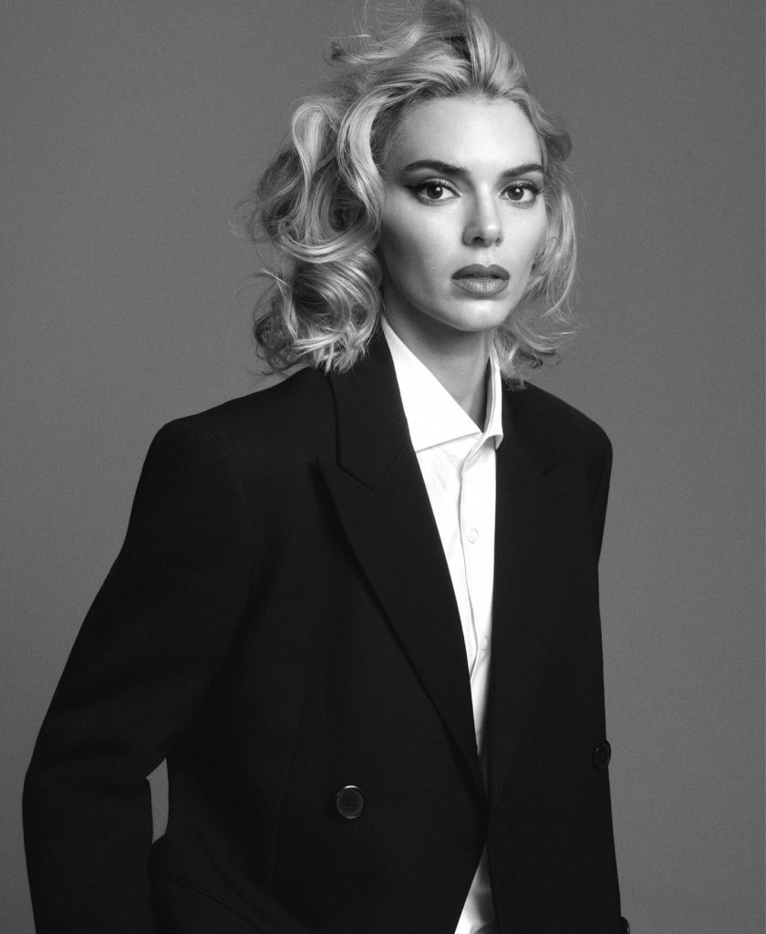 Kendall Jenner, blonde, photo in a jacket
