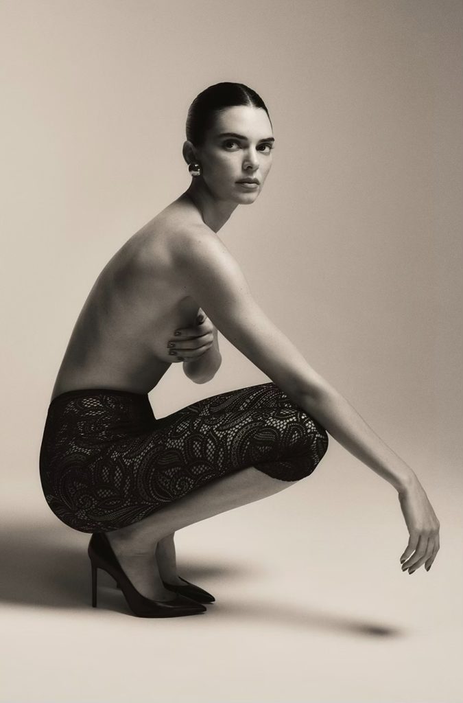 Kendall Jenner, topless photo