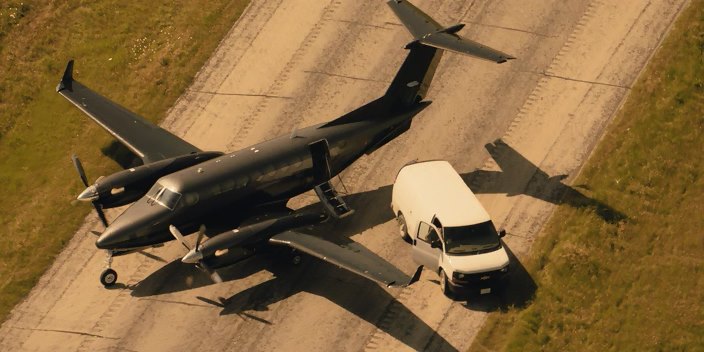 a plane waiting for a fuel tanker, Landman