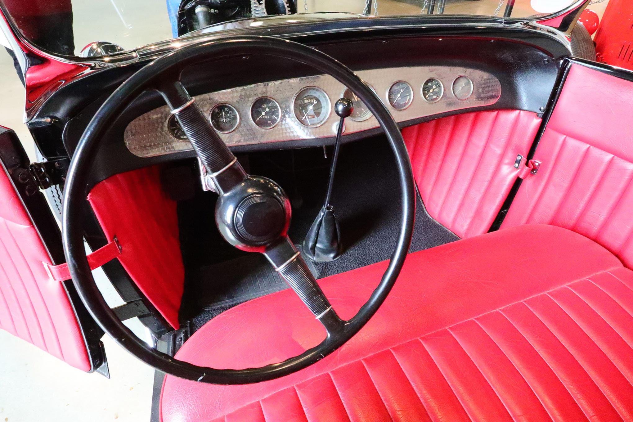 Elvis Presley's hot rod from the movie Loving You, photo 29.