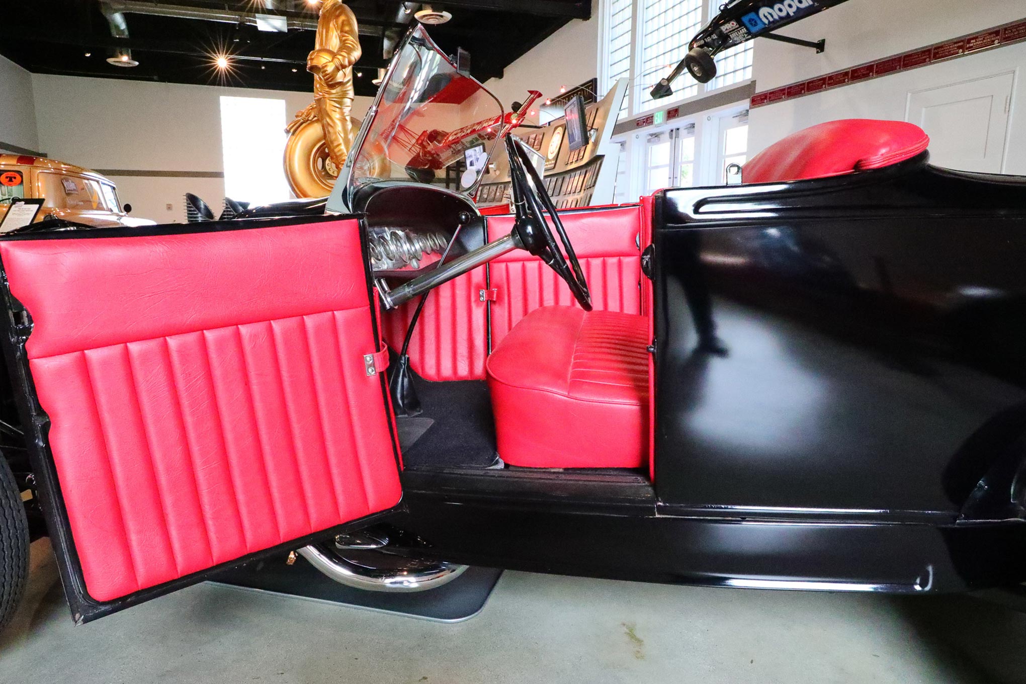Elvis Presley's hot rod from the movie Loving You, photo 30.
