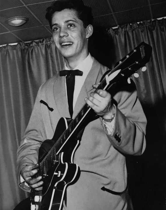 Joe Moretti, guitarist who played on Shakin' All Over and Brand New Cadillac