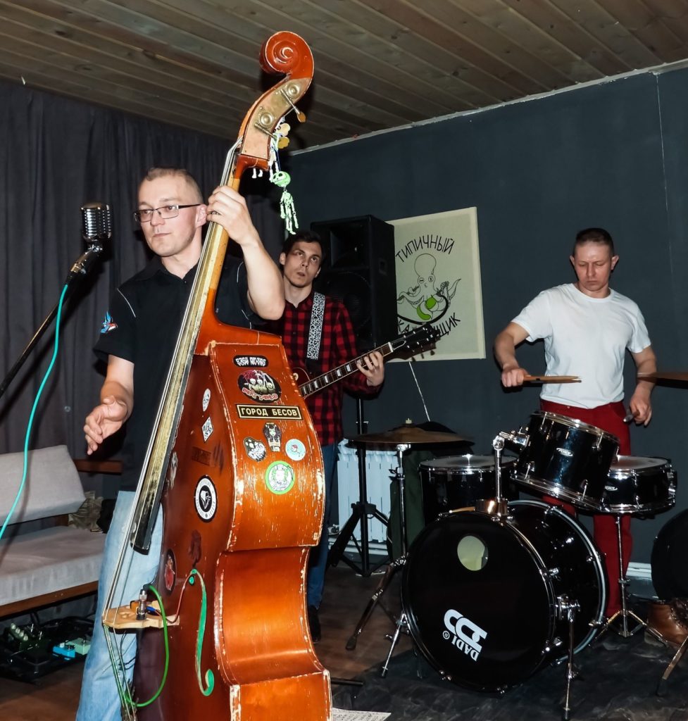 Lucky 12 band at a live concert, Yekaterinburg 