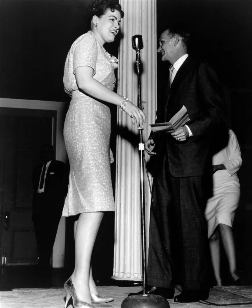Patsy Cline on stage