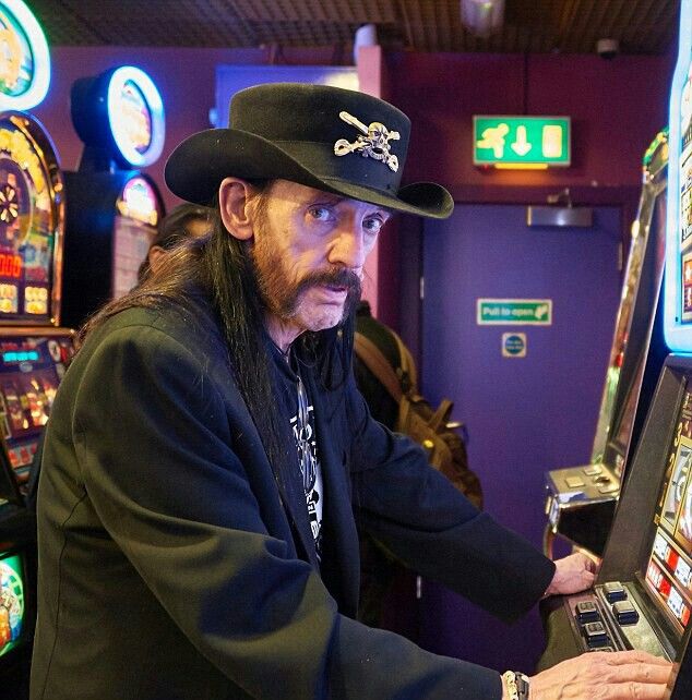 Lemmy at the slot machine