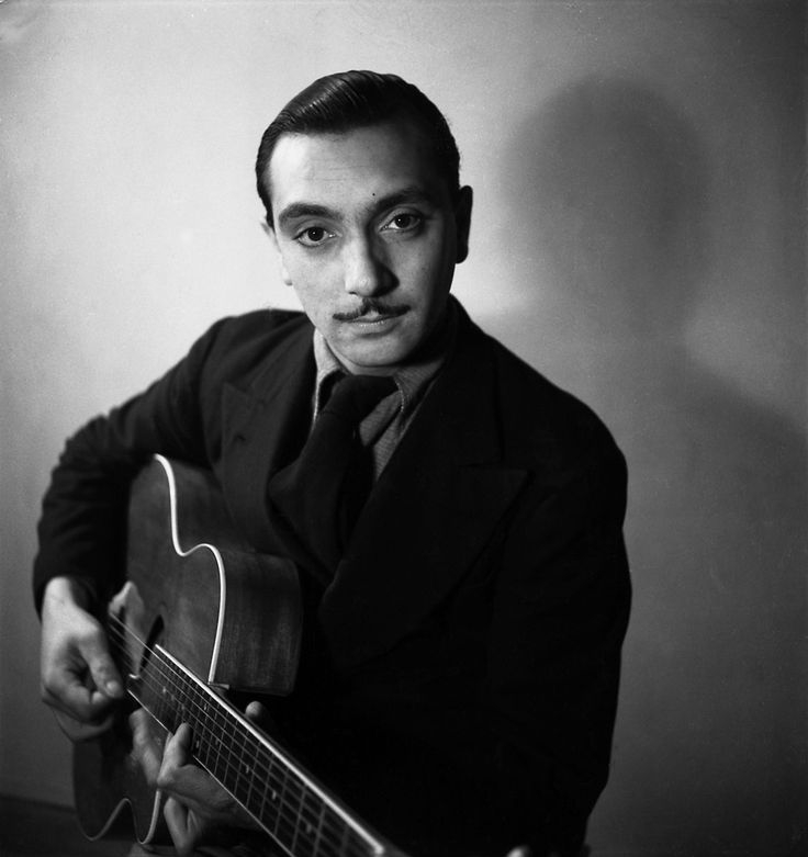 Django Reinhardt, 1933, photo by Emile Savitri