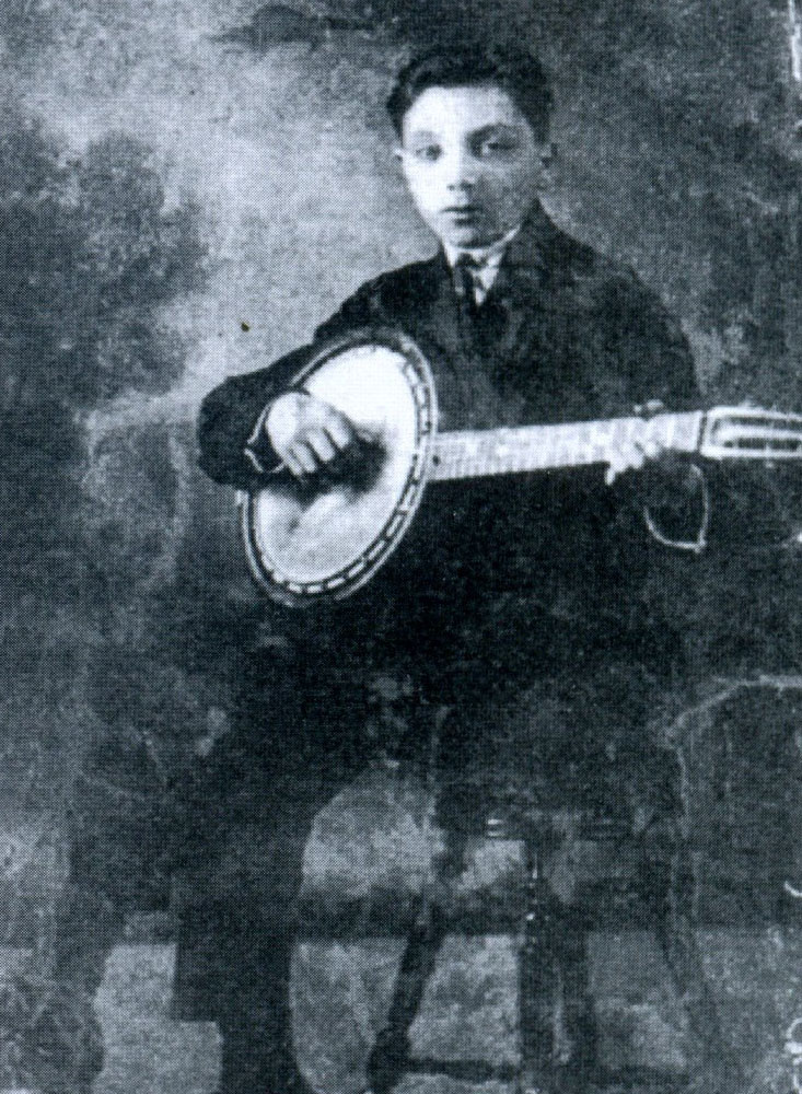 Django Reinhardt, Jean Baptiste, as a child with a banjo