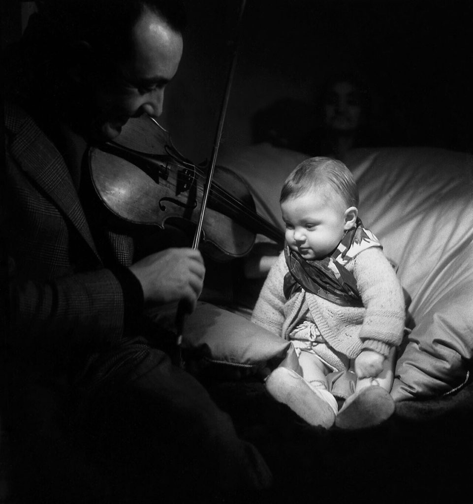 Django plays the violin for his son Babik, Paris, 1945