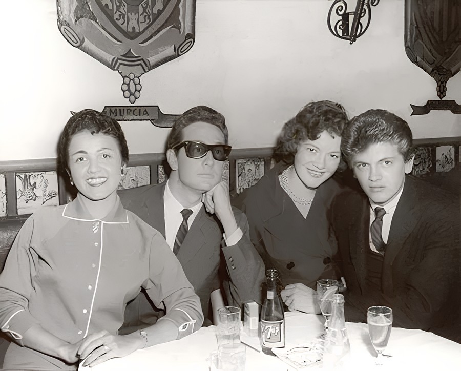 Maria Elena Santiago, Buddy Holly, Virginia Hebel Pearl, Phil Everly, El Chico Restaurant, New York, September 1958
