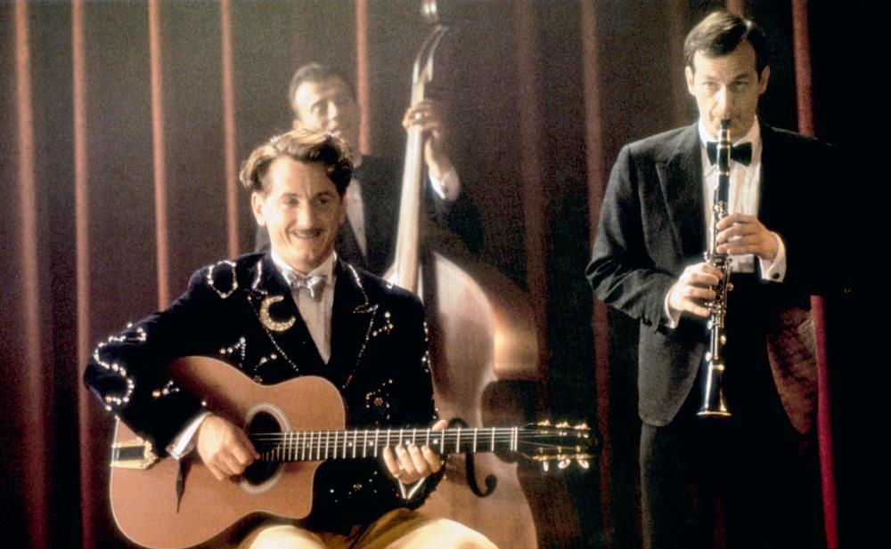 Sean Penn in the role inspired by Django Reinhardt in the movie Sweet and Lowdown