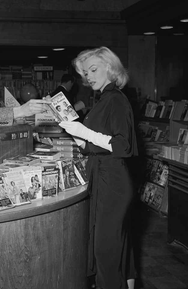 marilyn-monroe-1953-08-1