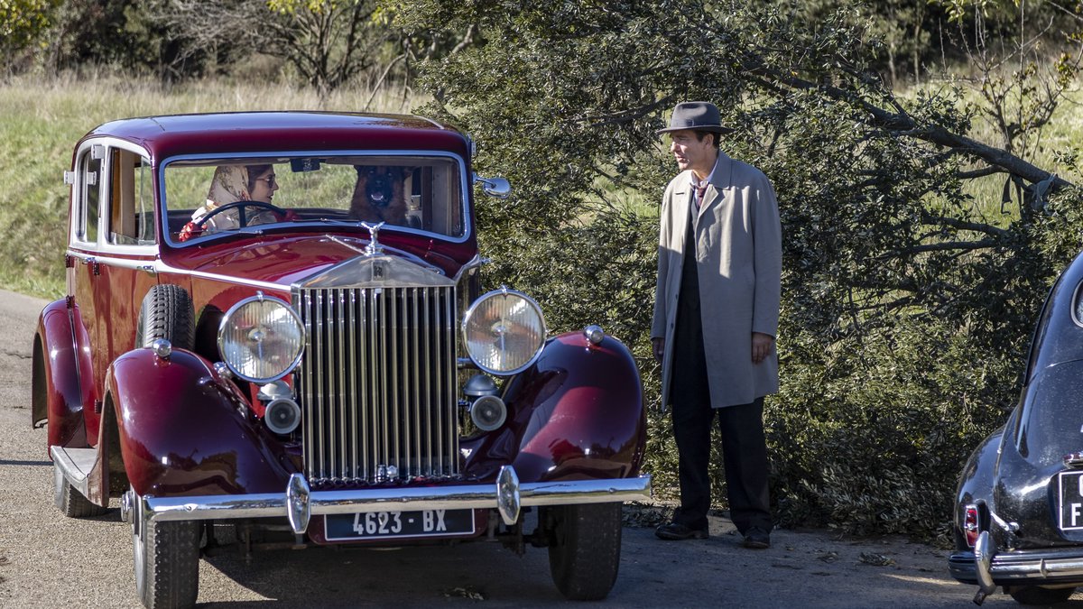 Monsieur Spade: Cars and beautiful women