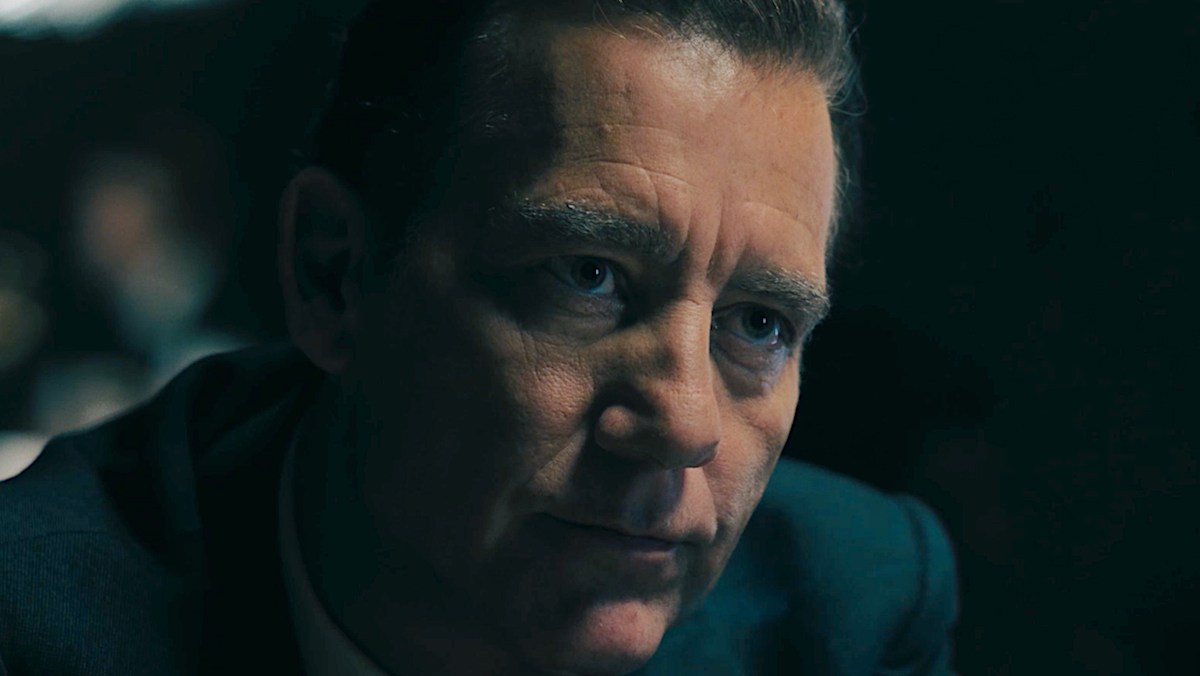 Clive Owen as a detective in the TV series Monsieur Spade