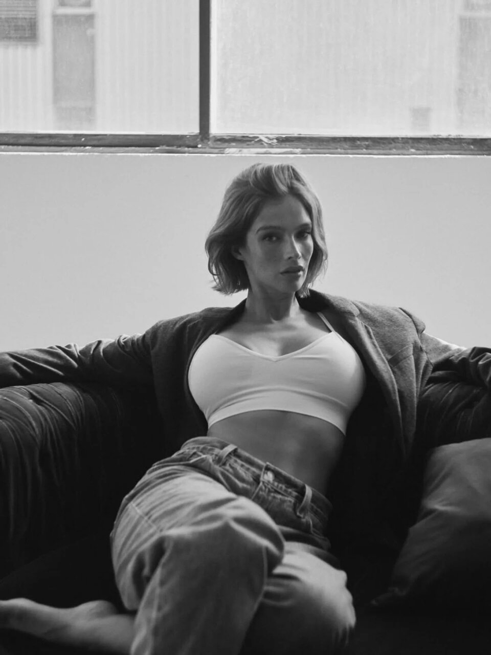 Naila van Kommer, Naila van Kommer in jeans and a white top